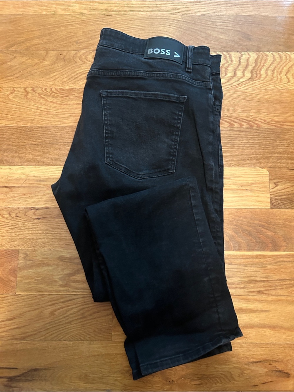 100% Authentic BOSS by Hugo Boss Men’s Dark Charcoal Black Slim Jeans 40 waist